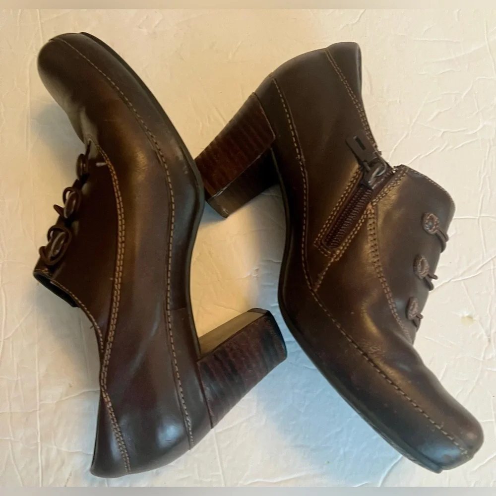Clarks Brown Women's Athletic Shoes